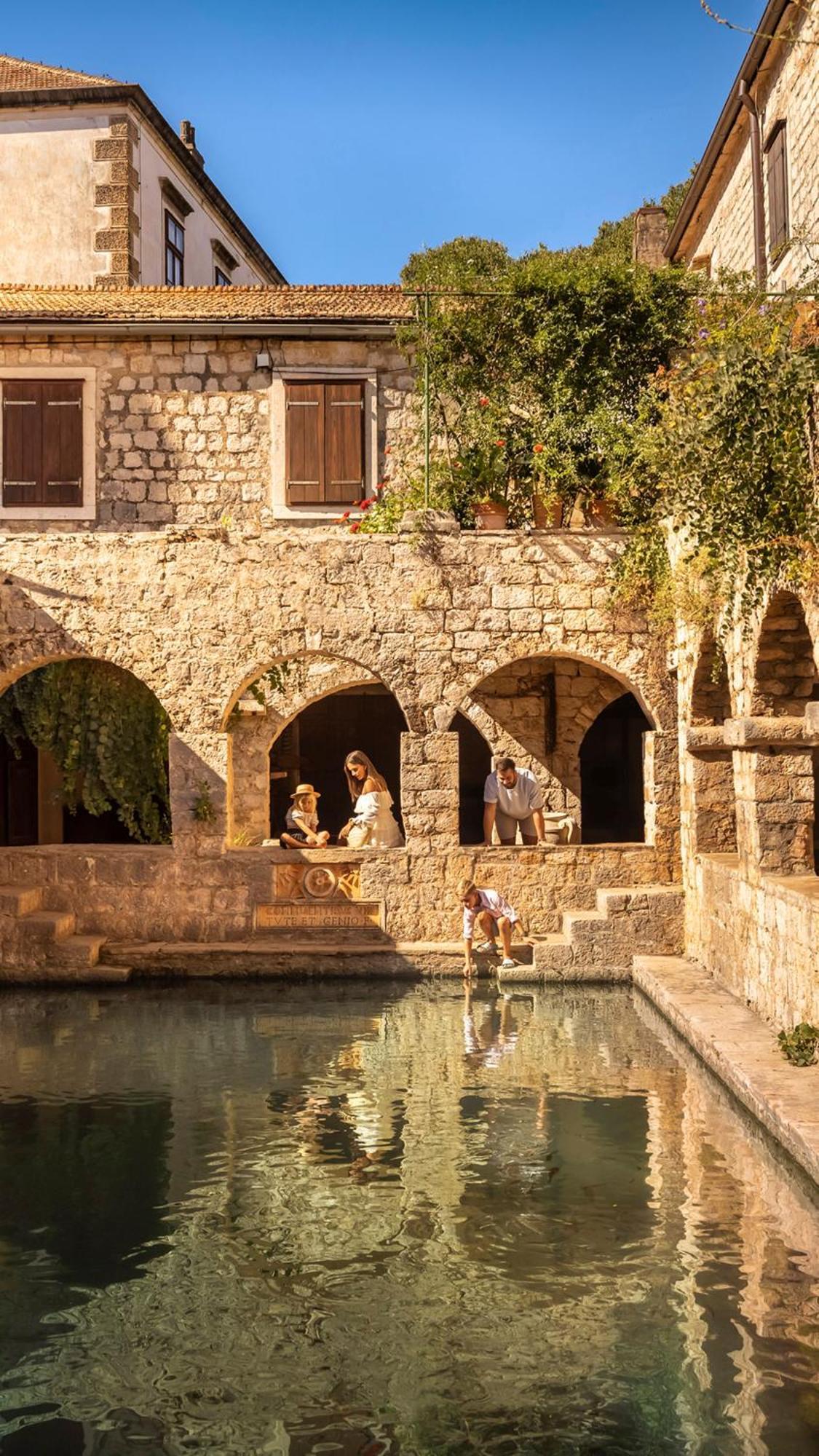 Arkada Hotel Stari Grad  Exterior foto